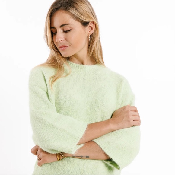 Relaxed 3/4 Sleeve Sweater fuzzy and soft in Green oversized small boutique O2 - Picture 2 of 6